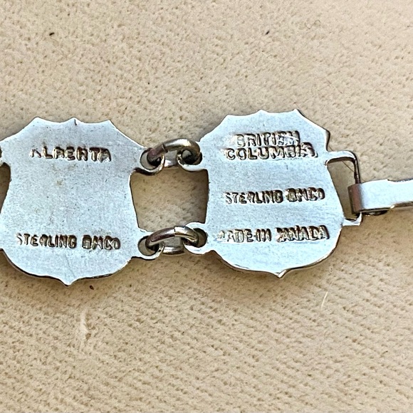 Vintage Sterling Silver Canadian Providence Coat of Arms Souvenir Bracelet - Picture 6 of 12